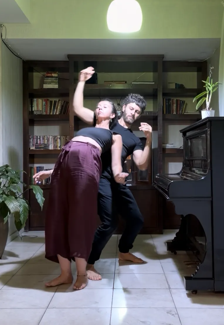 Verónica de Diego Coppen in a partnered movement practice